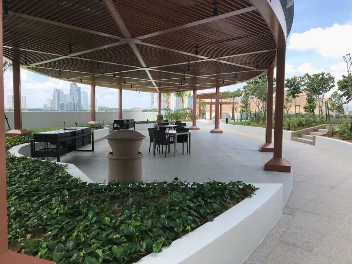 Almas Suites Puteri Harbour Nusajaya  Exteriér fotografie